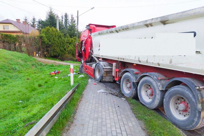 Zderzenie dwóch TIR-ów w Domaradzu. Utrudnienia na DK19