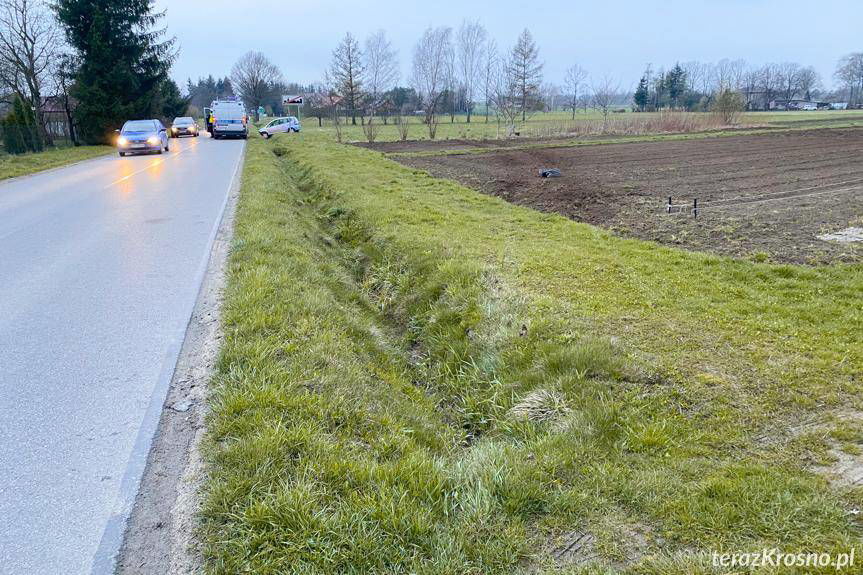 W Krośnie kierowca hondy wjechał do rowu