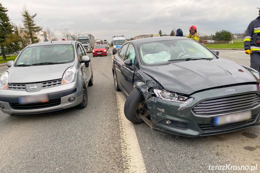 Zderzenie nissana i forda na Podkarpackiej