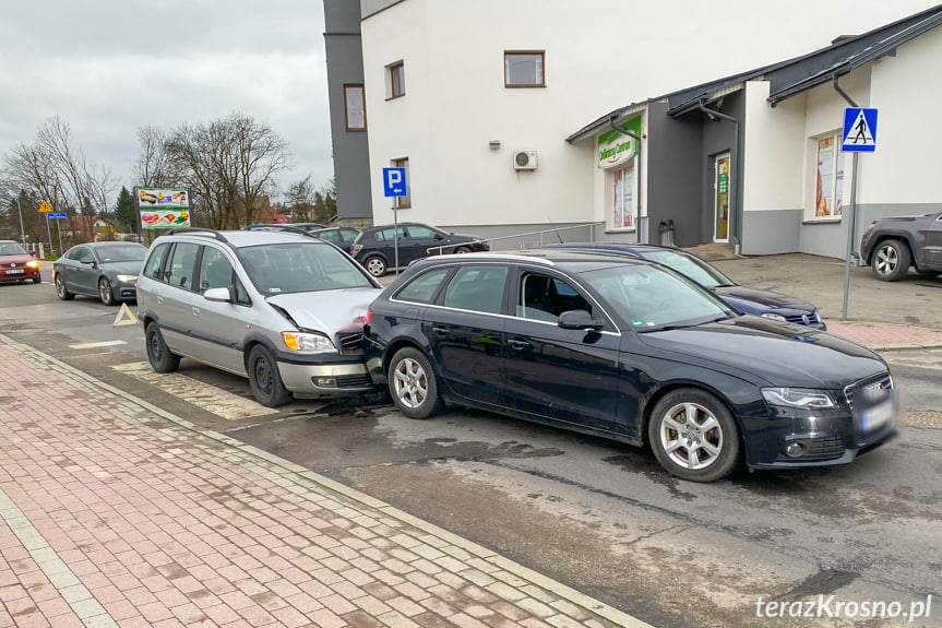 Zderzenie opla i audi na Okrzei
