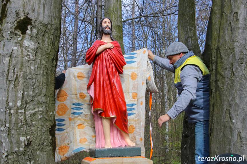 Figura "Chrystusa bez ręki" powróciła do Dębiny