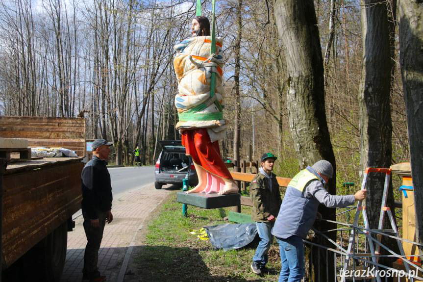 Figura "Chrystusa bez ręki" powróciła do Dębiny
