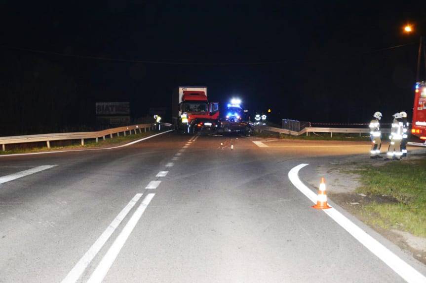 REGION. Zderzenie trzech samochodów, 8 osób rannych