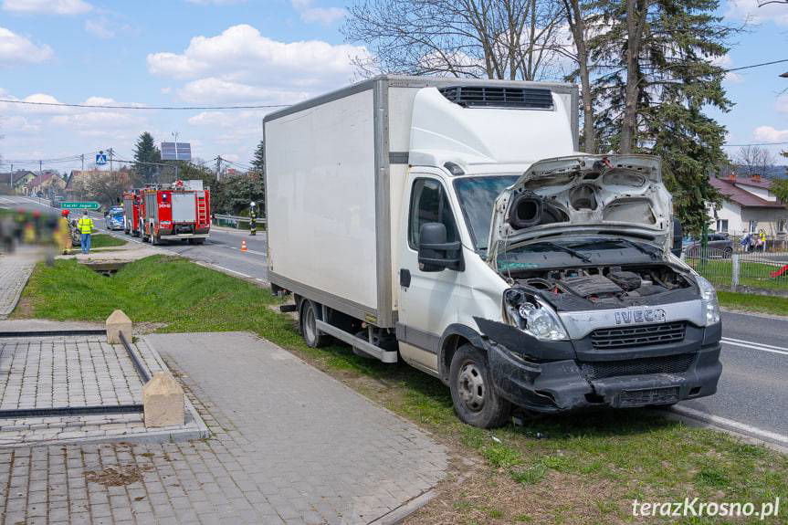 Zderzenie samochodu dostawczego z osobowym w Wojaszówce