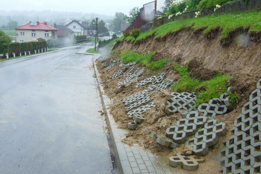 Niebezpieczna skarpa w Kopytowej została zabezpieczona