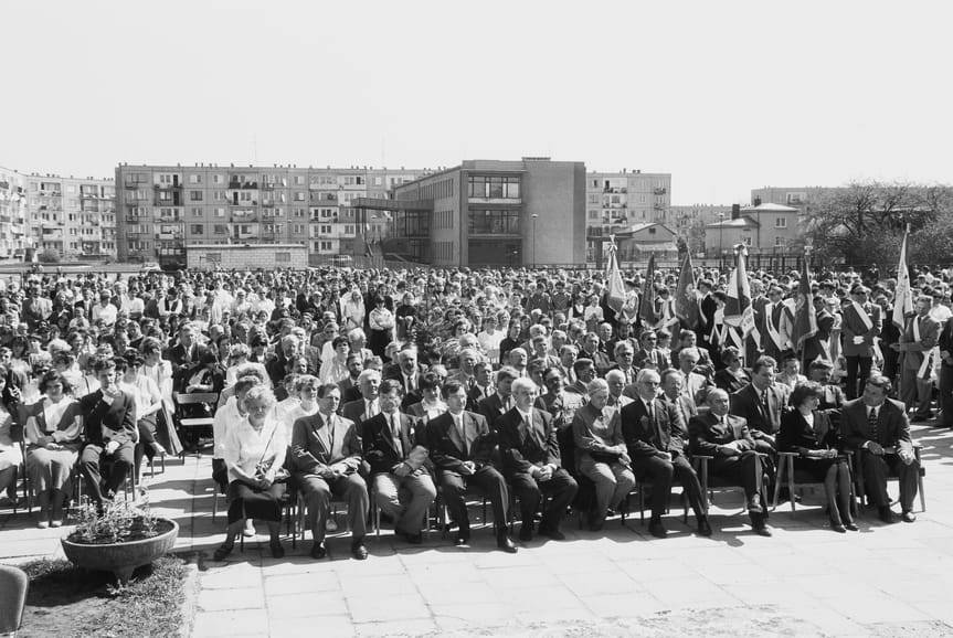 Sztandar dla II LO w Krośnie. 25 lat temu