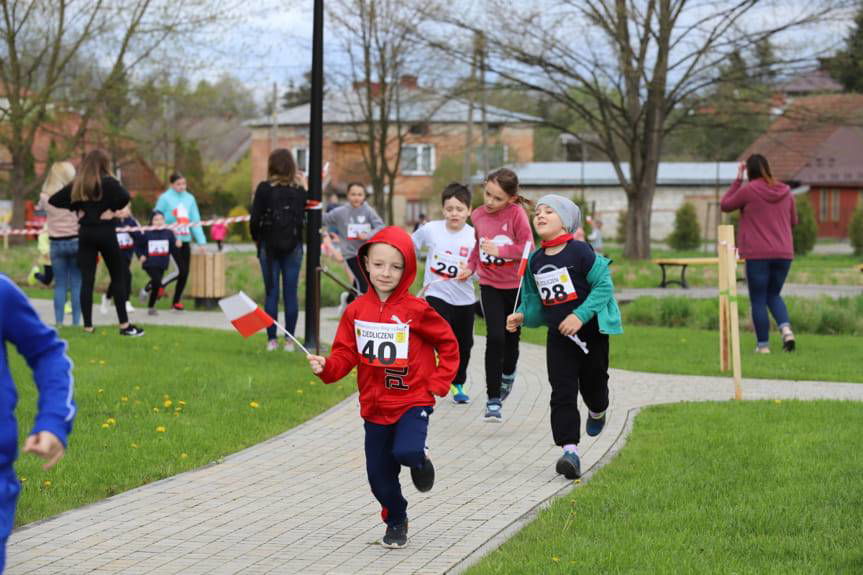 Rekreacyjnie pobiegli z flagą