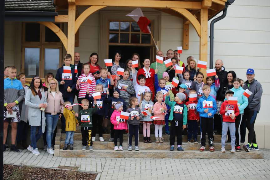 Rekreacyjnie pobiegli z flagą