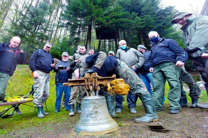 Niezwykłe znalezisko w Trzcianie. Tajemnica dzwonu z Pustelni św. Jana rozwikłana