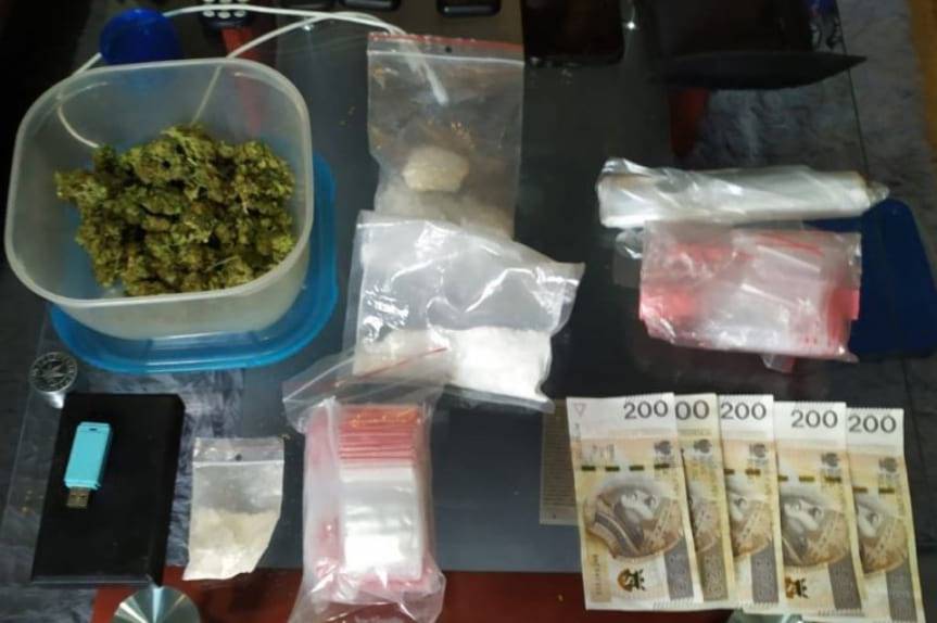 REGION. Miał w mieszkaniu marihuanę i mefedron. Został zatrzymany