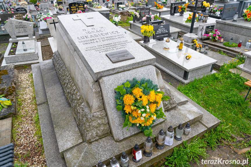 Makieta lampy naftowej stanęła w Zręcinie