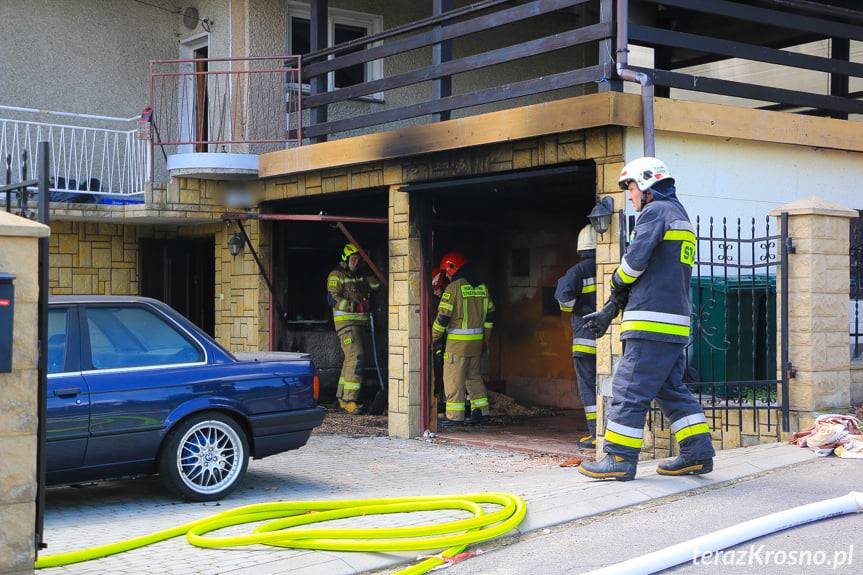 Pożar w Posadzie Górnej. Dwie osoby zostały przewiezione do szpitala