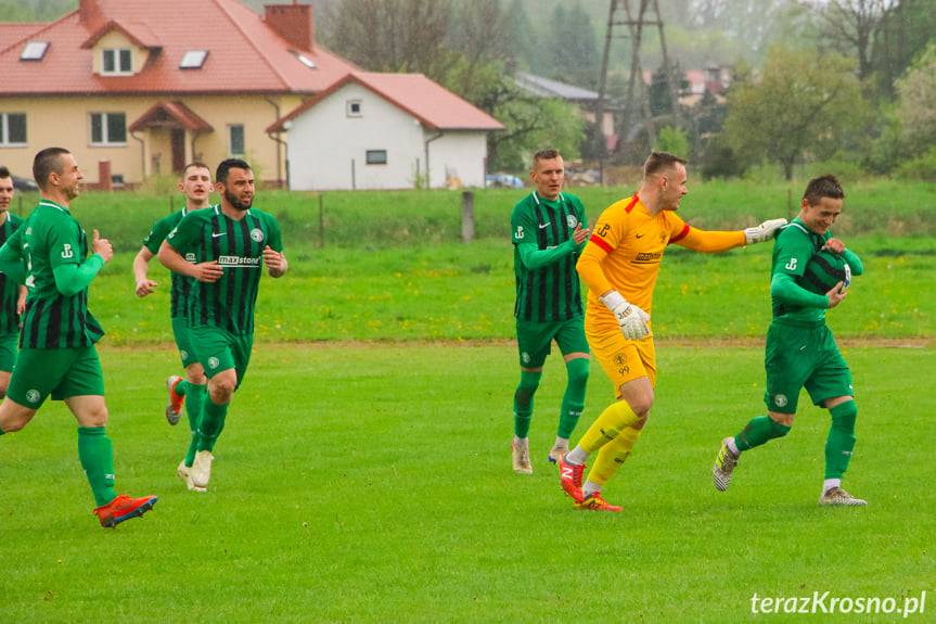 Pewna wygrana Odrzykonia i hat trick Mateusza Urbanka