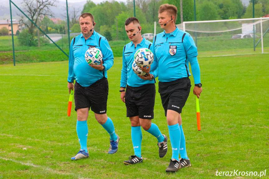 Pewna wygrana Odrzykonia i hat trick Mateusza Urbanka