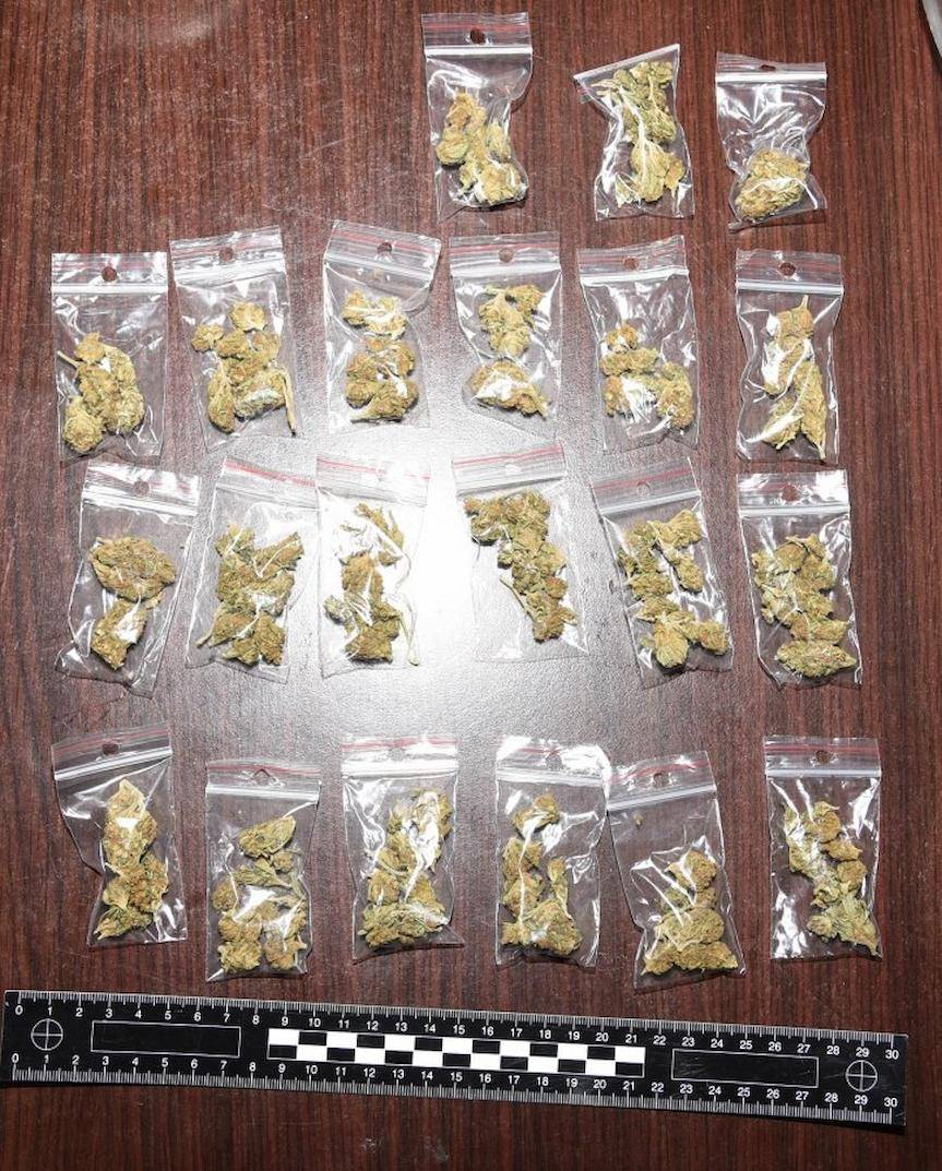 REGION. 21-latek zaatakował dwie osoby. Miał też narkotyki