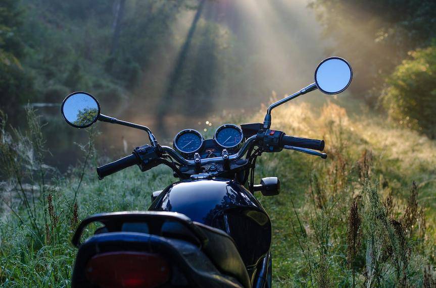 REGION. Motocyklista uciekał przed policją, był pijany