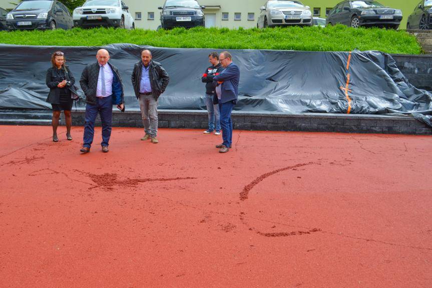 Zniszczyli boisko w Iwoniczu-Zdroju. Straty są ogromne