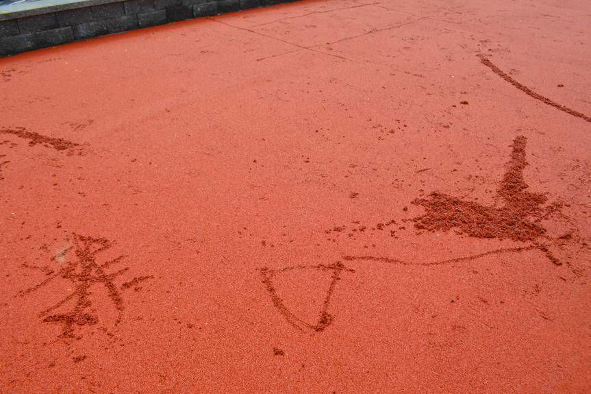 Zniszczyli boisko w Iwoniczu-Zdroju. Straty są ogromne