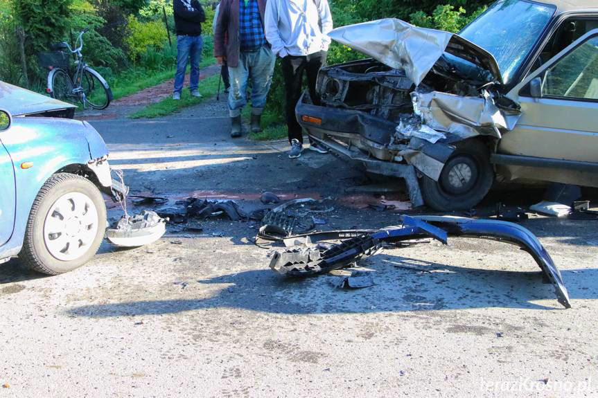 REGION. Wypadek w Trześniowie, zderzenie renault i volkswagena 