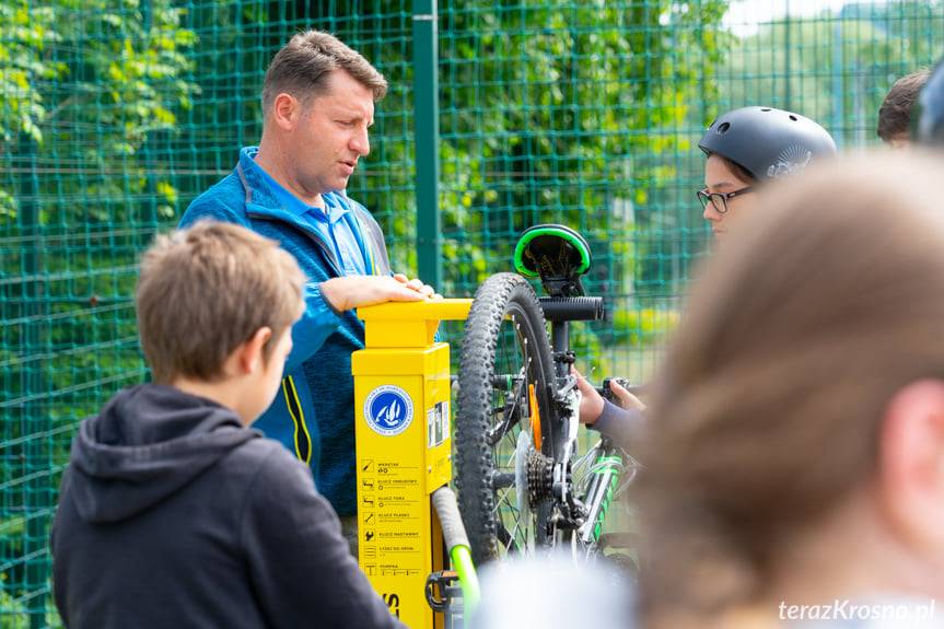 Przy SP nr 3 w Krośnie można naprawić rower [FILM]