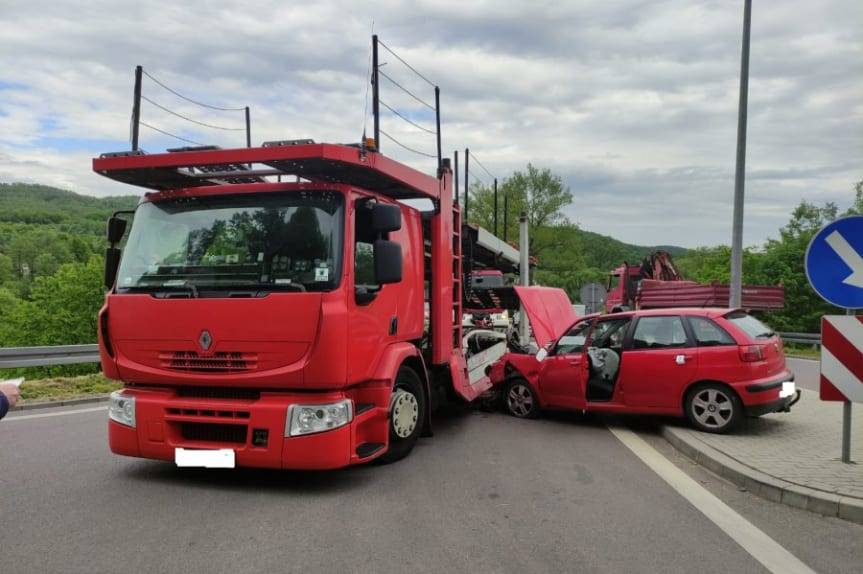 REGION. Zderzenie ciężarówki z samochodem osobowym