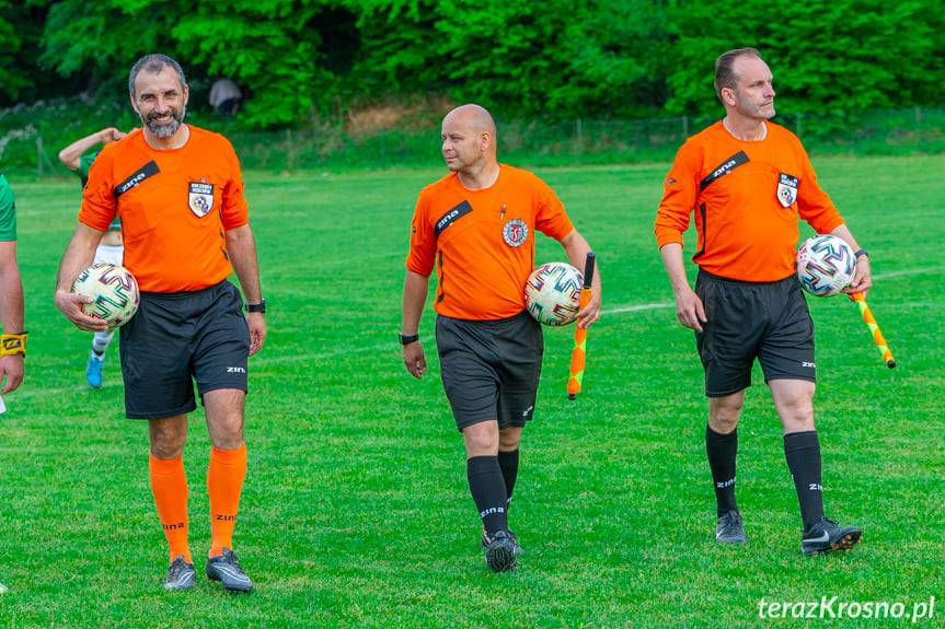 Zacięty mecz w Faliszówce. Decydująca bramka Patryka Tłuściaka