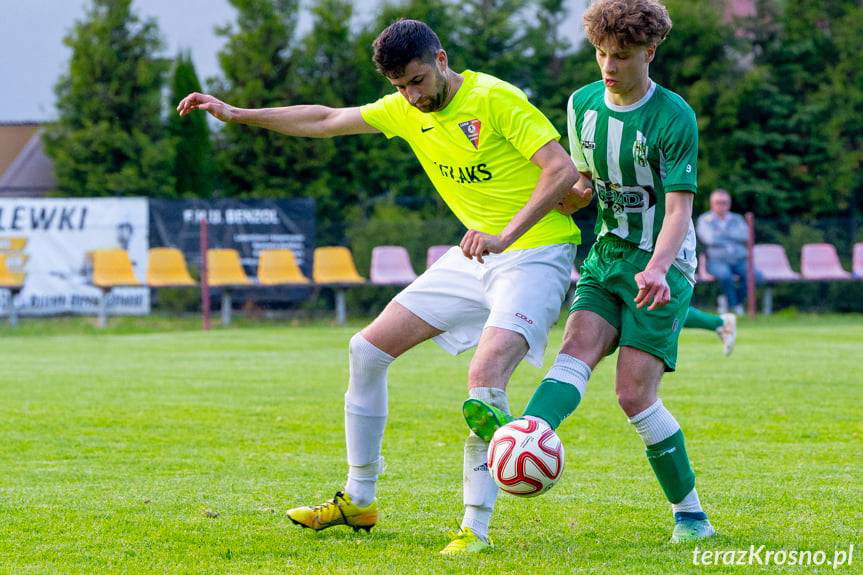 Podział punktów w Posadzie Górnej. Trzy czerwone kartki