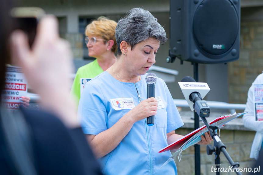 Pielęgniarki protestowały przed szpitalem w Krośnie