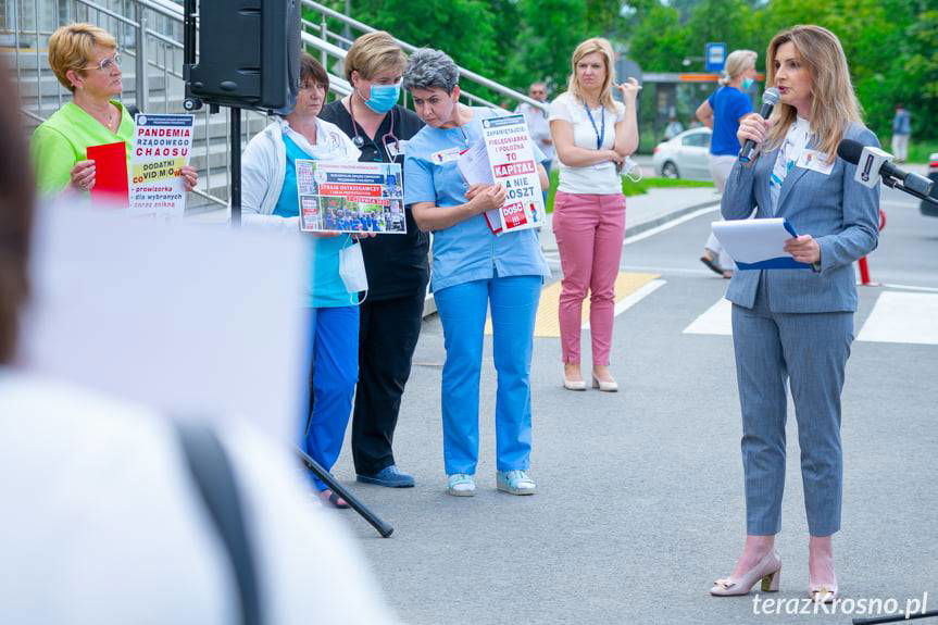 Pielęgniarki protestowały przed szpitalem w Krośnie