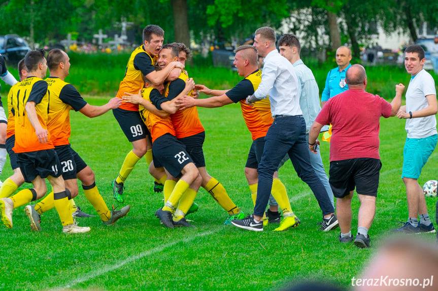 Huragan zgasił Iskrę. Mateusz Buczek bohaterem meczu w Jasionce 