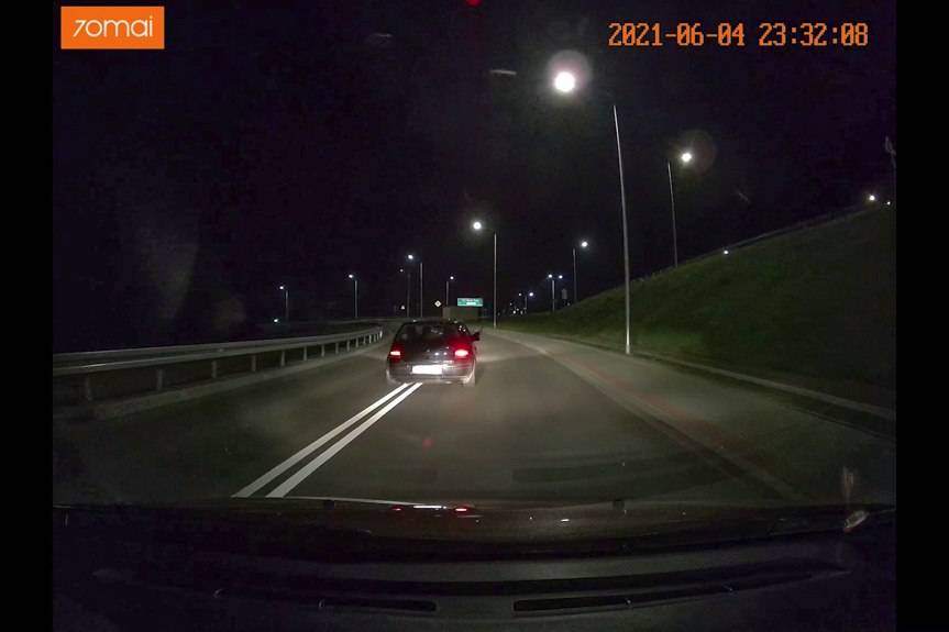 Szaleństwo na ulicach Krosna. Nagranie z kamery samochodowej