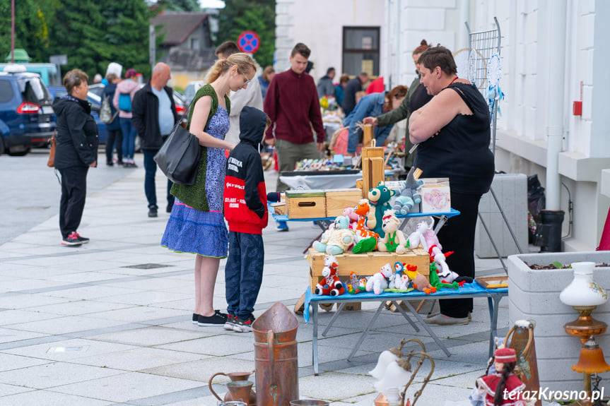 Jarmark staroci przed Etnocentrum Ziemi Krośnieńskiej