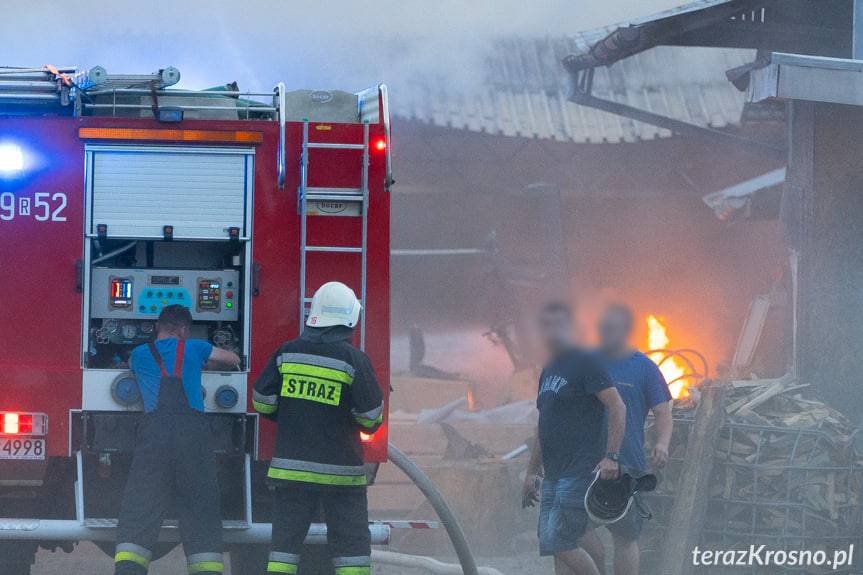 Pożar na terenie tartaku w Krośnie