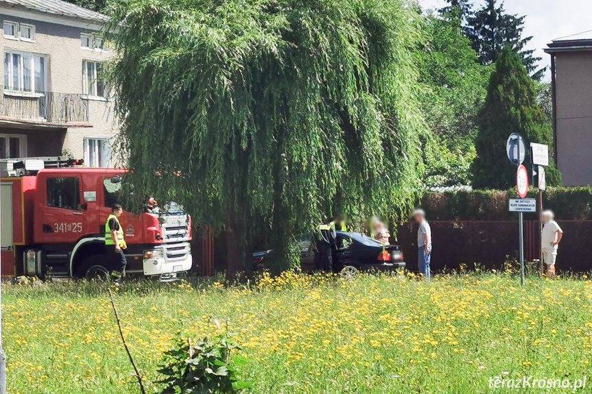 Dziecko zatrzaśnięte w samochodzie