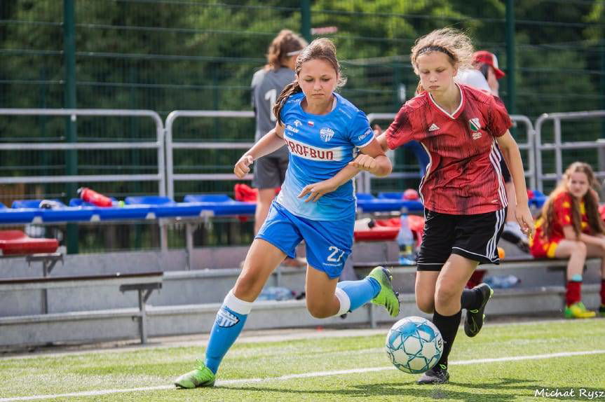 Dziewczyny z Beniaminka wygrywają turniej