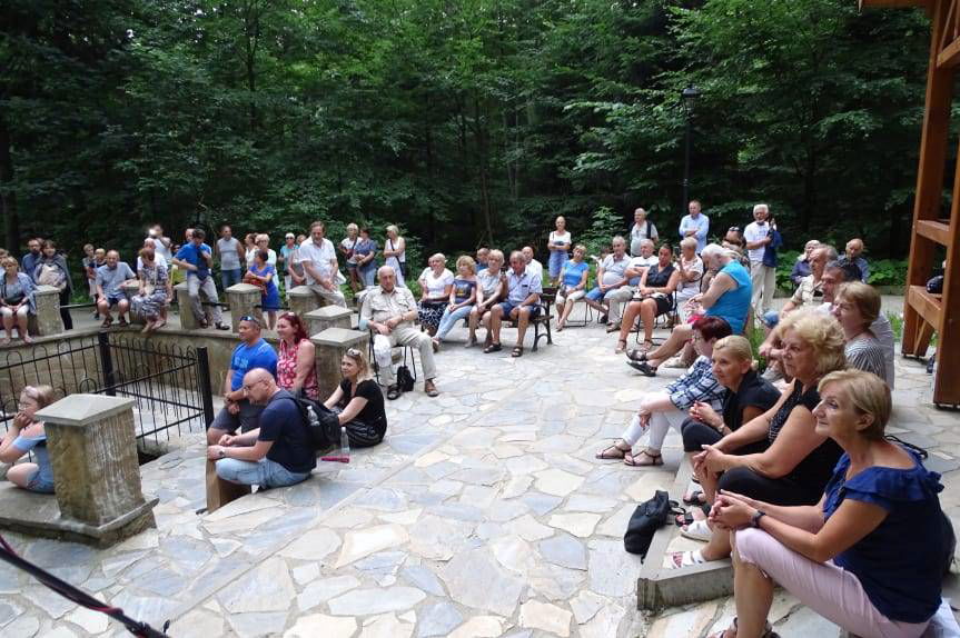 Wieczór Muzyki i Poezji Iwonickiej przy Źródle "Bełkotka"