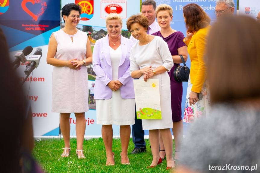 Minister rodziny i polityki społecznej na pikniku w Łężanach