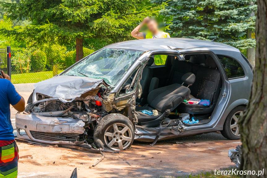 Poważny wypadek w Połomi na DK19, dwie osoby ranne 