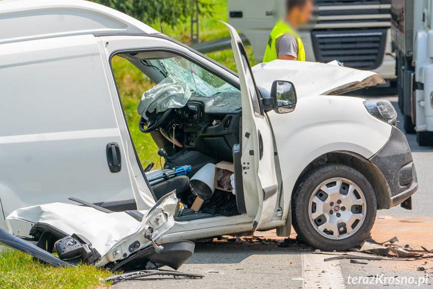 Poważny wypadek w Połomi na DK19, dwie osoby ranne 