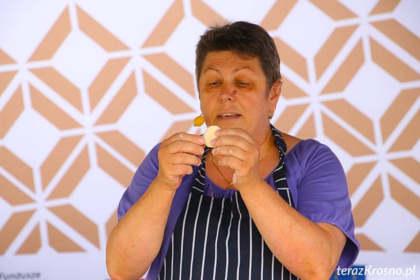 Jak zrobić pierogi "z wałka"? Pokaz na rynku w Krośnie