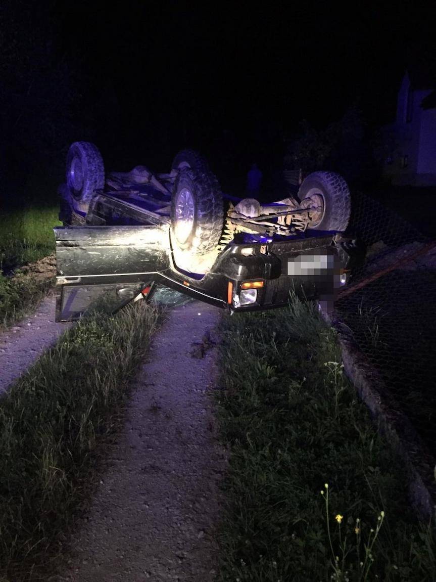 REGION. Pijany 17-latek dachował jeepem