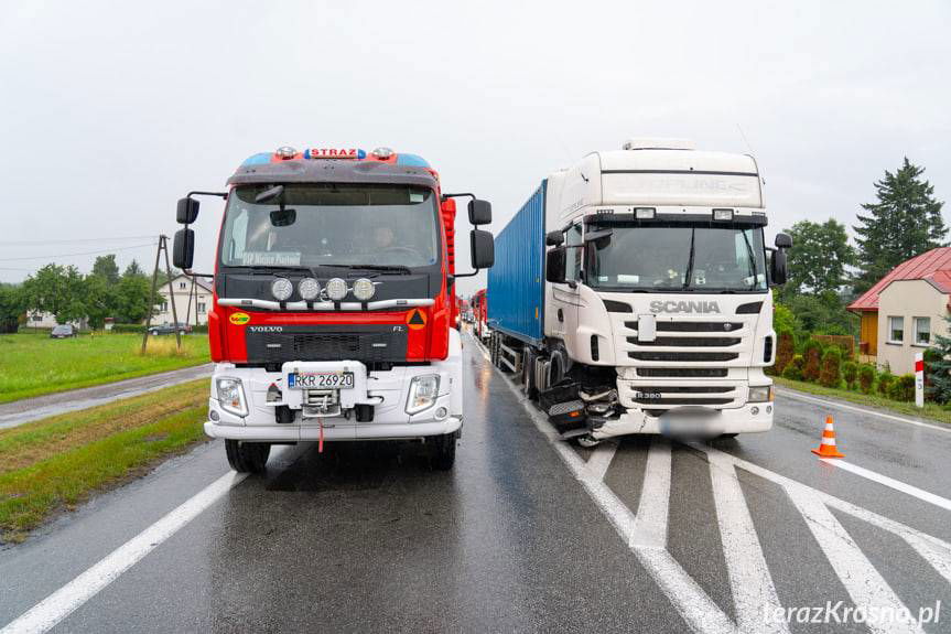 Zderzenie osobówki z tirem w Rogach