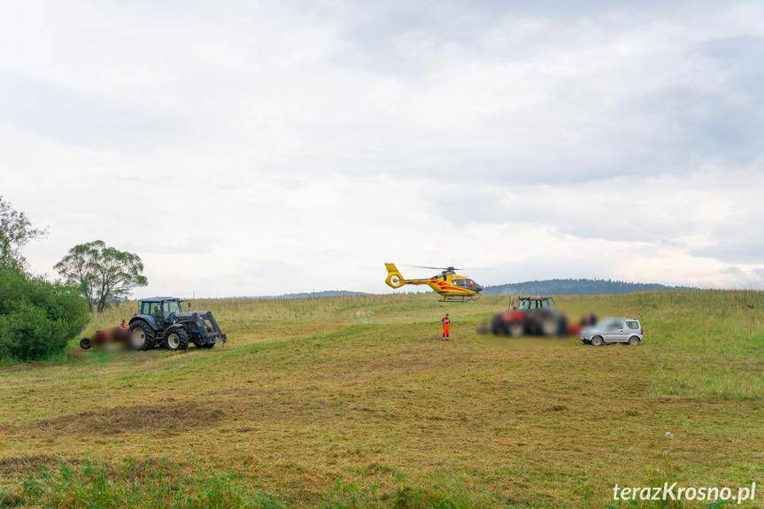 Koszmarny wypadek w Moszczańcu, pod kosiarką zginął młody mężczyzna