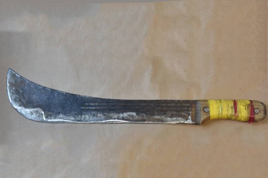 REGION. 81-latek z maczetą przyszedł na plac zabaw