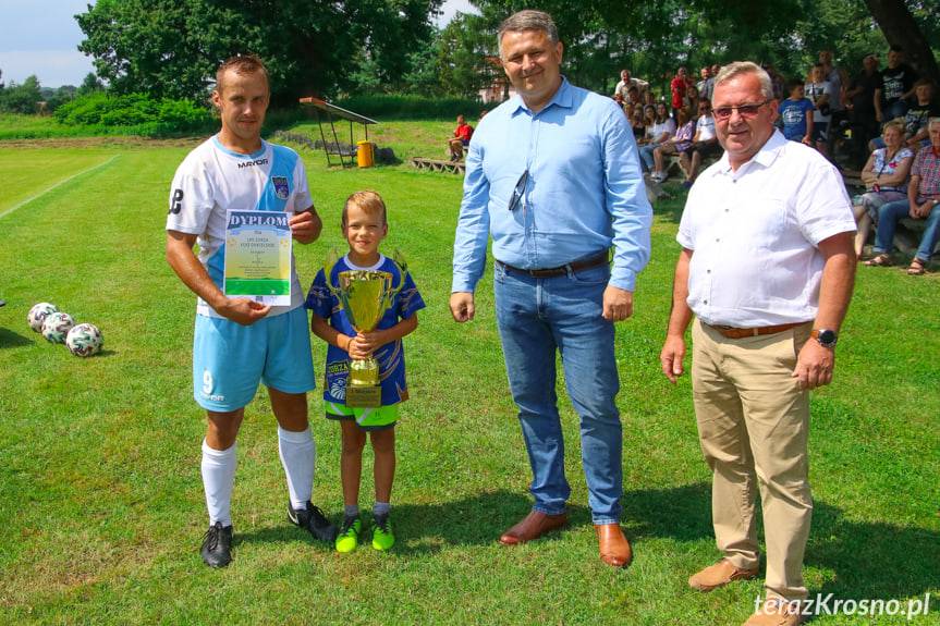 Zorza Łęki Dukielskie z pucharem burmistrza Dukli