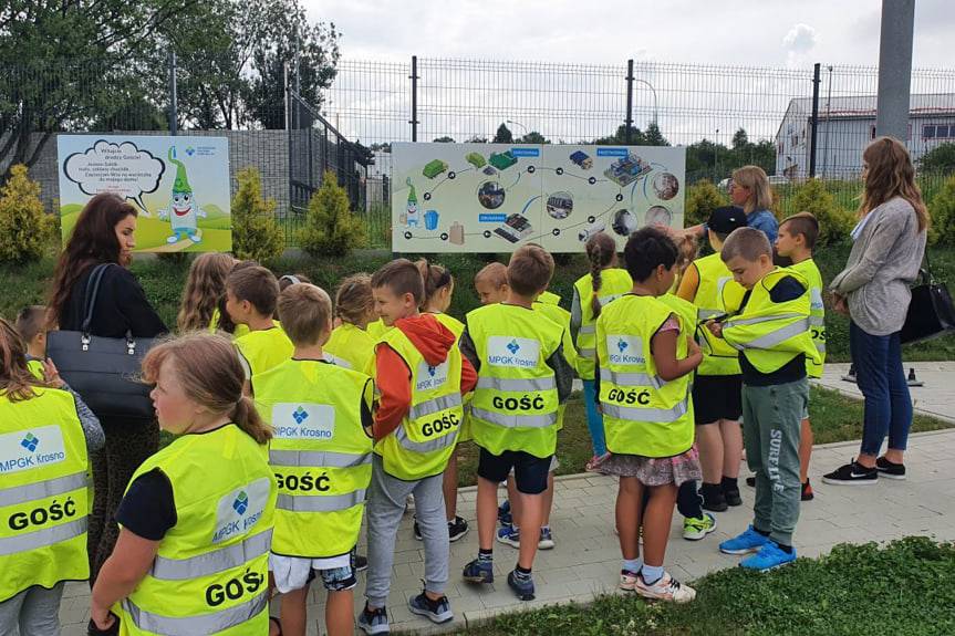 Krosnoludki odwiedziły ścieżkę edukacyjną przy PSZOK w Krośnie