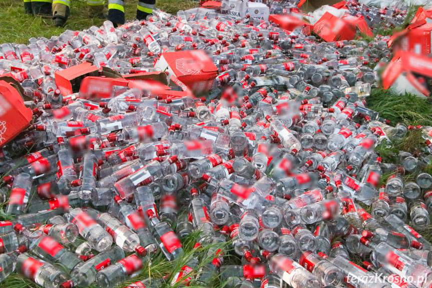 REGION. Przewrócony TIR z alkoholem. Kierowca pijany