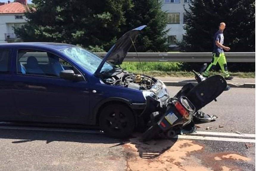 REGION. Zderzenie motoroweru i osobówki. Jednak osoba ranna