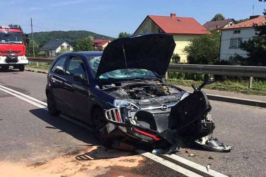 REGION. Zderzenie motoroweru i osobówki. Jednak osoba ranna
