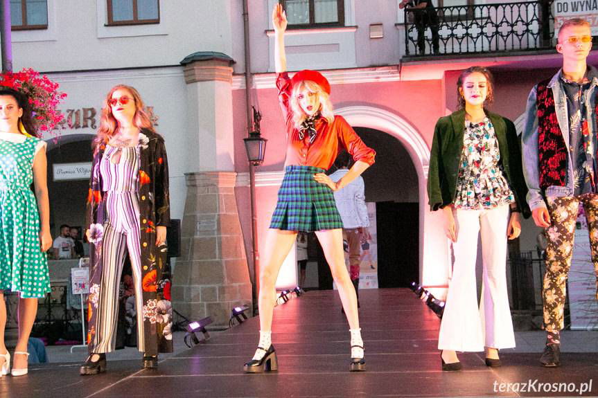 "Kolorowo i wzorzyście" - pokaz mody w Krośnie